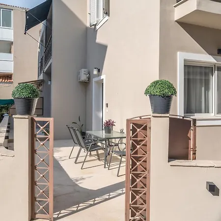 Papanikolis דירה נידרי