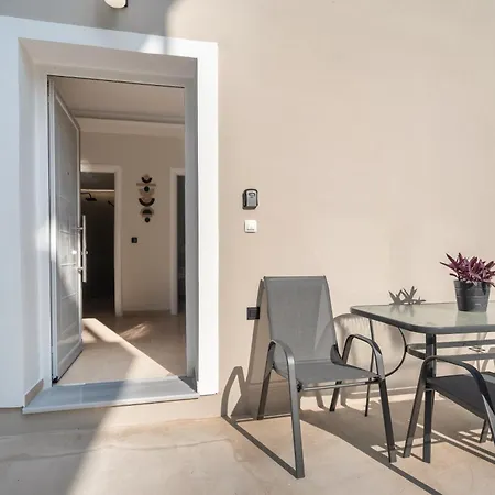 Papanikolis Apartment